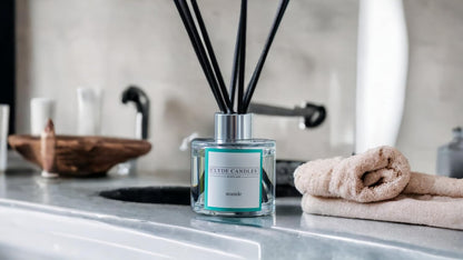 Seaside Reed Diffuser - , Luxury Diffuser Oil with a Set of 7 Fibre Sticks, 100Ml, Best Aroma Scent for Home, Kitchen, Living Room, Bathroom. Fragrance Diffusers Set with Sticks